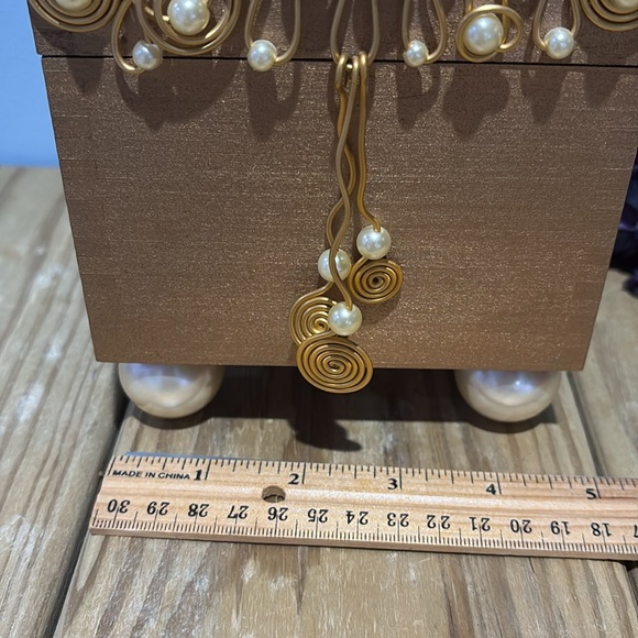 Jillery by Jill Fagin Wooden Gold Painted Trinket Pearls Decorated Jewelry Box ! - Picture 11 of 12